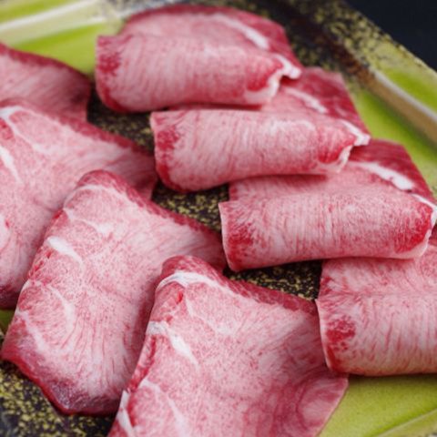 牛タン焼き・話題の六白黒豚・日向赤鶏などの写真